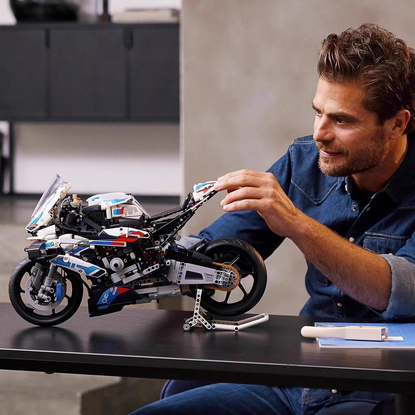 BMW Motorrad – 1:1 Scale Racing Motorcycle (1920+ Pieces)